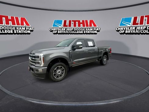 Used 2025 Ford F250 Platinum w/ Platinum Plus Package AWD/4WD image 4