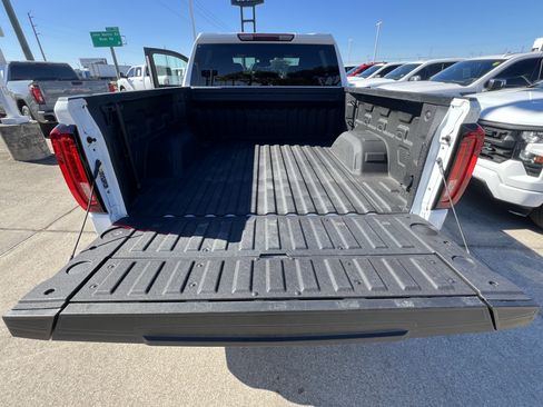 Used 2025 GMC Sierra 1500 AT4 image 27