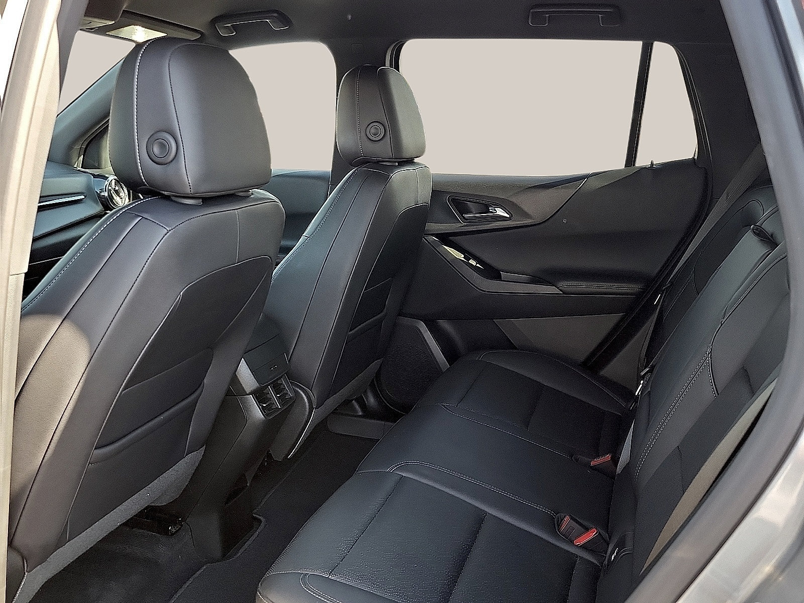 Used 2025 Chevrolet Equinox LT w/ Convenience Package II FWD image 9