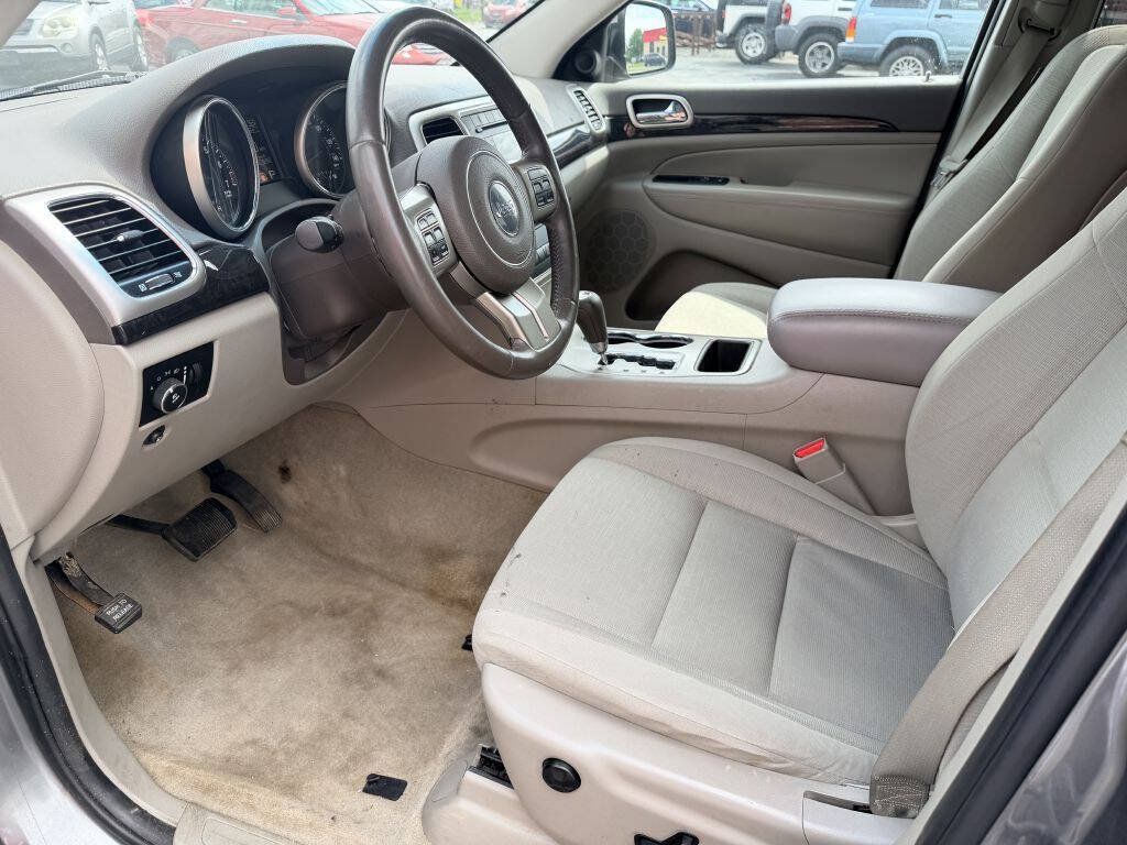 Used 2012 Jeep Grand Cherokee Laredo w/ Laredo E Group AWD/4WD image 10