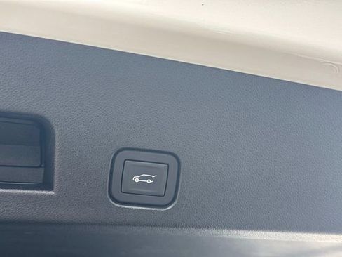 Used 2025 GMC Acadia Elevation image 14