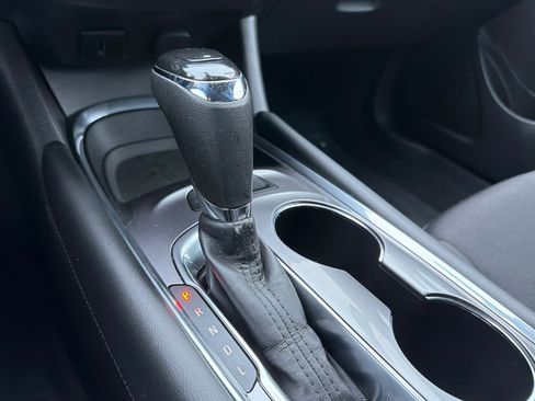 Used 2018 Chevrolet Malibu LT image 17