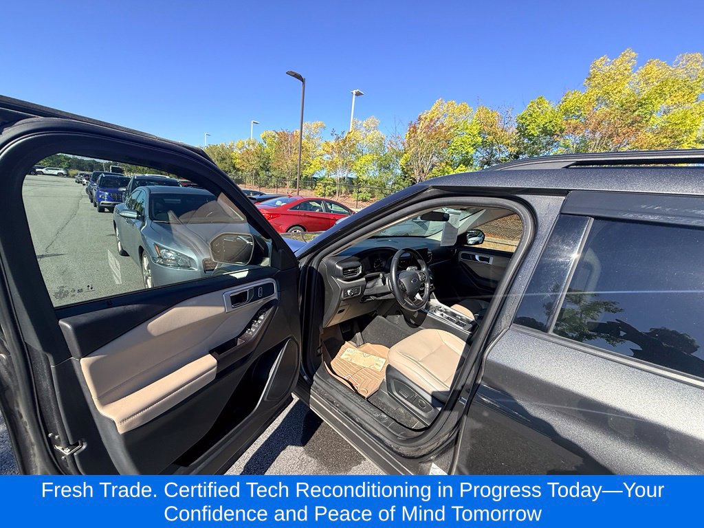 Used 2020 Ford Explorer XLT w/ Equipment Group 202A RWD image 3