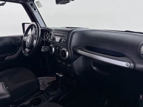 Used 2017 Jeep Wrangler Unlimited Sahara w/ Connectivity Group image 25