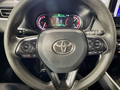 Used 2025 Toyota RAV4 XLE FWD image 18