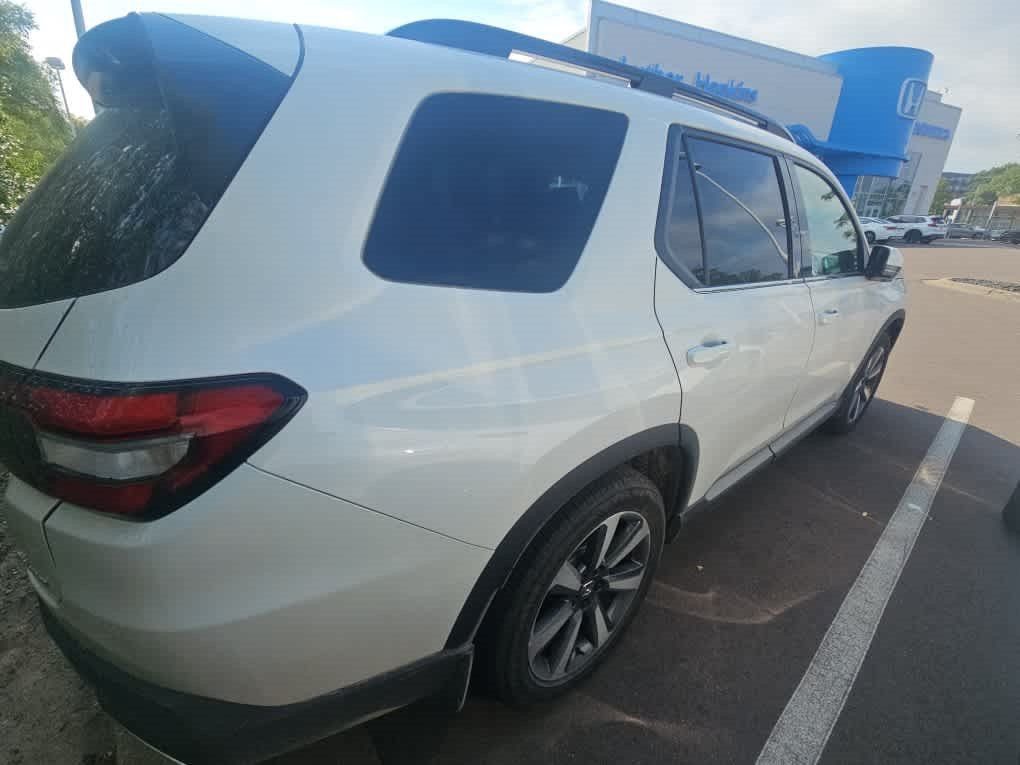 Used 2025 Honda Pilot Elite image 4