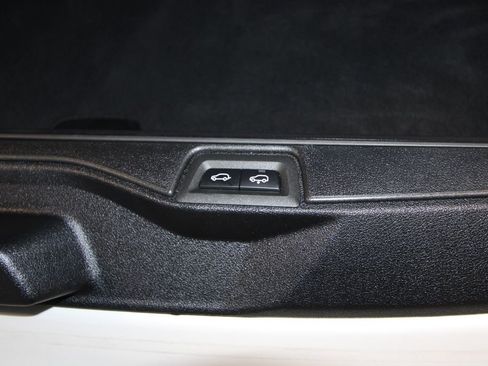 Used 2023 BMW X7 xDrive40i w/ Executive Package image 50