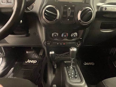 Used 2015 Jeep Wrangler Unlimited Sport w/ Quick Order Package 24S AWD/4WD image 17