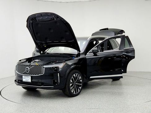 New 2025 Volvo XC90 B6 Plus w/ Protection Package Premier image 9