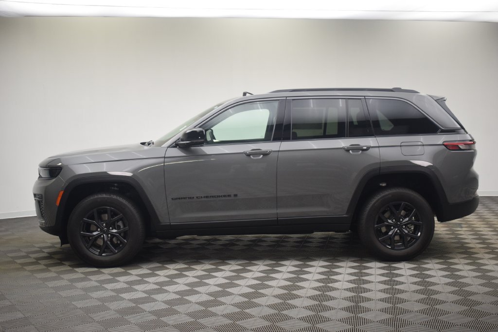 New 2027 Jeep Grand Cherokee Altitude AWD/4WD image 16