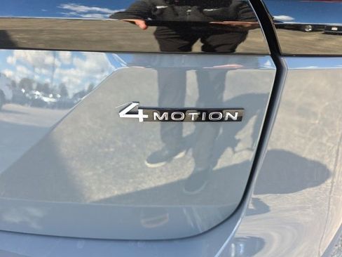 Used 2025 Volkswagen Atlas Peak Edition SE AWD/4WD image 4