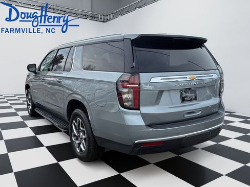 Used 2024 Chevrolet Suburban LT image 3