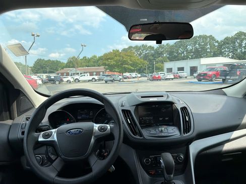 Used 2015 Ford Escape SE w/ Equipment Group 201A FWD image 14
