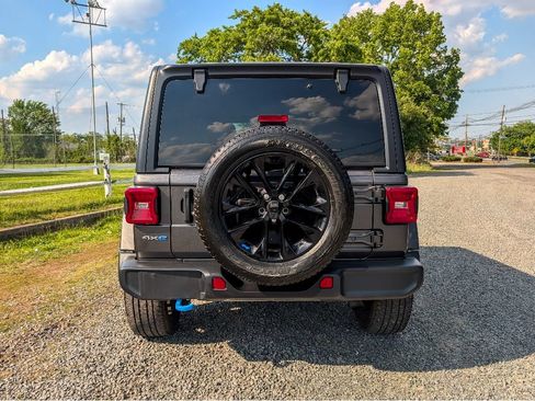 Used 2023 Jeep Wrangler Unlimited Sahara w/ Cold Weather Group AWD/4WD image 6