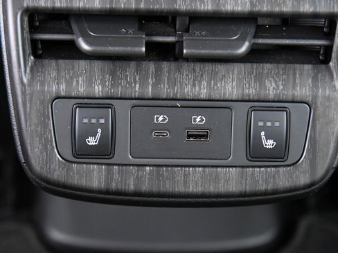 Used 2024 Nissan Ariya AWD image 41