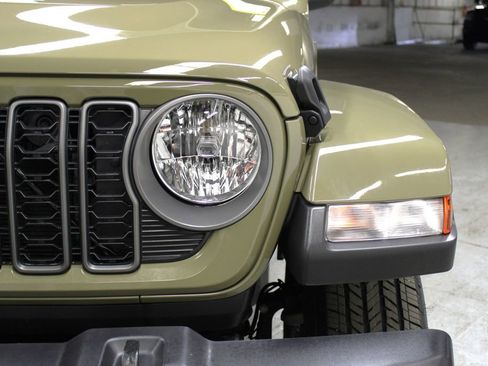 New 2026 Jeep Gladiator Sport image 30