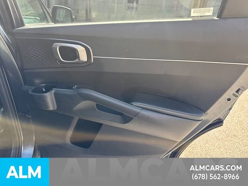 Used 2024 Kia Sorento S image 19