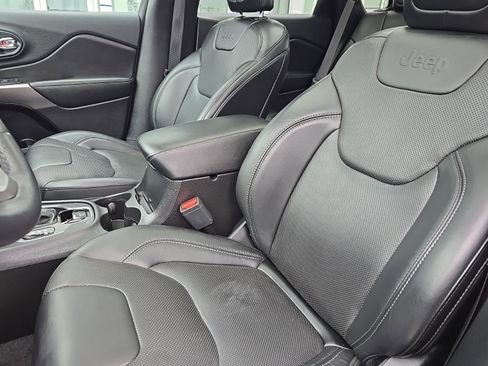 Used 2019 Jeep Cherokee Limited image 14