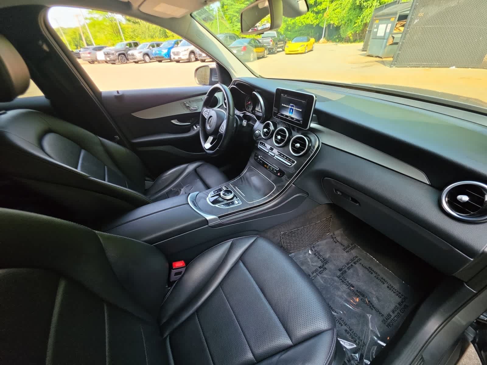 Used 2019 Mercedes-Benz GLC 300 4MATIC w/ Premium Package image 21