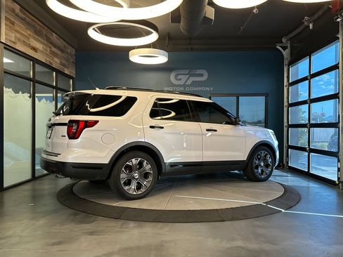 Used 2018 Ford Explorer Sport AWD/4WD image 3