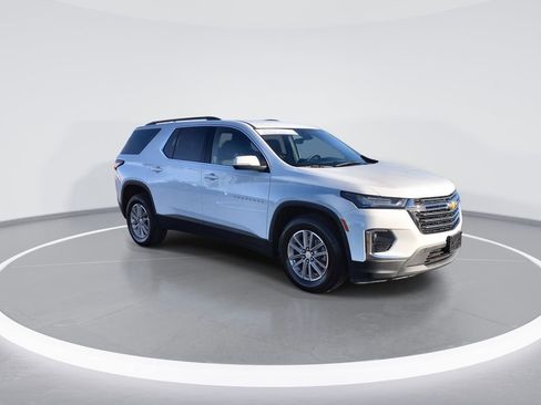 Used 2023 Chevrolet Traverse LT AWD/4WD image 2