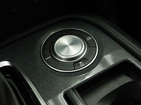 Used 2024 Nissan Armada SV RWD image 17