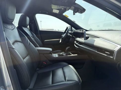 Used 2025 Cadillac XT4 Premium Luxury AWD/4WD image 14