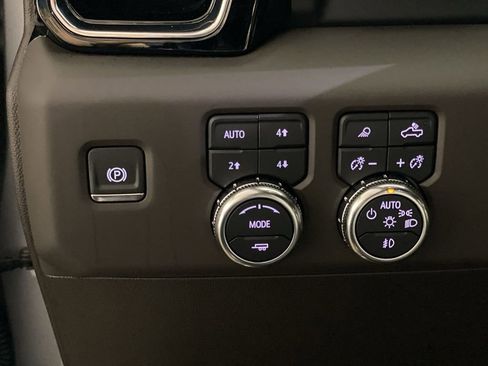 Used 2024 GMC Sierra 1500 Denali w/ Technology Package AWD/4WD image 42
