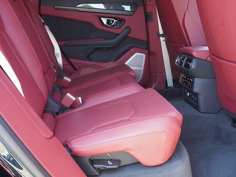 Used 2022 Lamborghini Urus AWD/4WD image 34