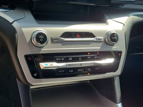 Certified 2022 Ford Explorer XLT w/ Equipment Group 202A RWD image 33