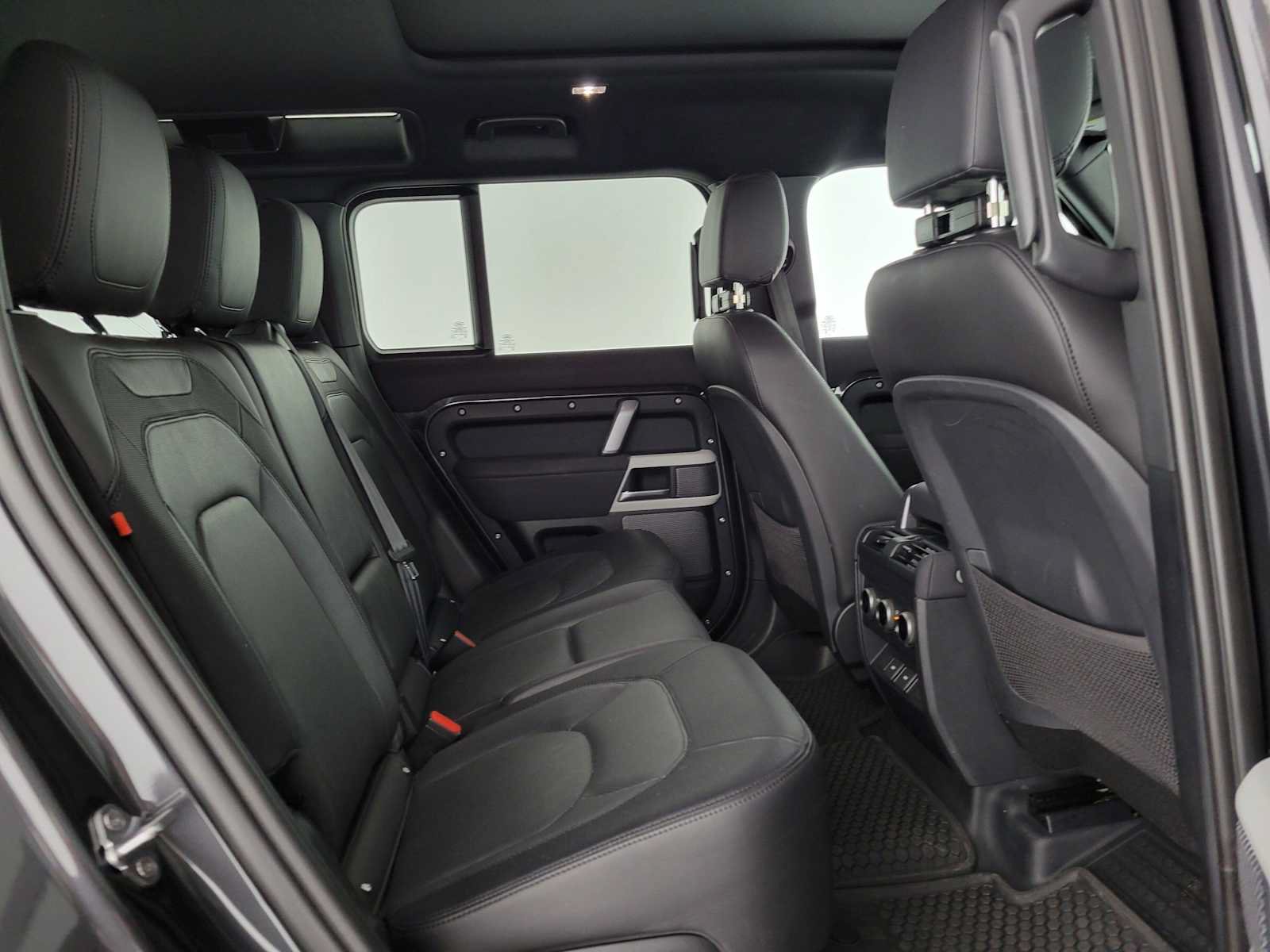 Used 2023 Land Rover Defender 110 X-Dynamic SE AWD/4WD image 12