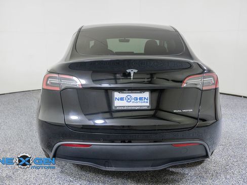 Used 2022 Tesla Model Y Long Range AWD/4WD image 6