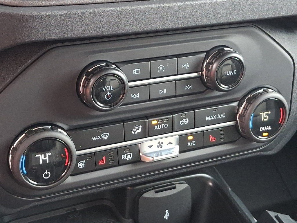 Used 2025 Ford Bronco Badlands AWD/4WD image 16