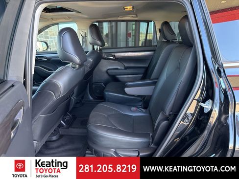 Used 2021 Toyota Highlander Limited image 22