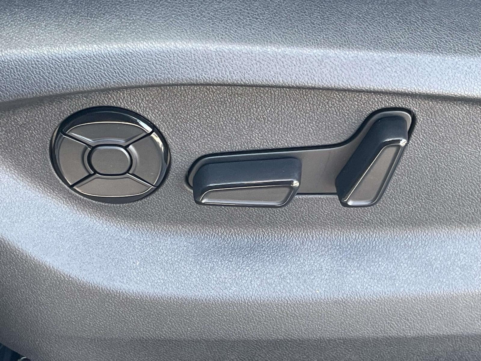 New 2026 Volkswagen Tiguan SE R-Line AWD/4WD image 19