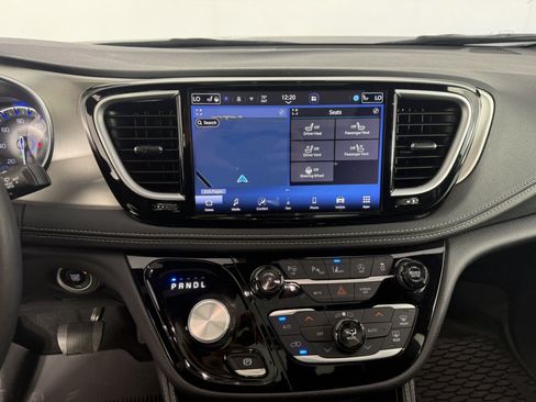 Used 2024 Chrysler Pacifica Limited w/ Uconnect Theater Family Group AWD/4WD image 22