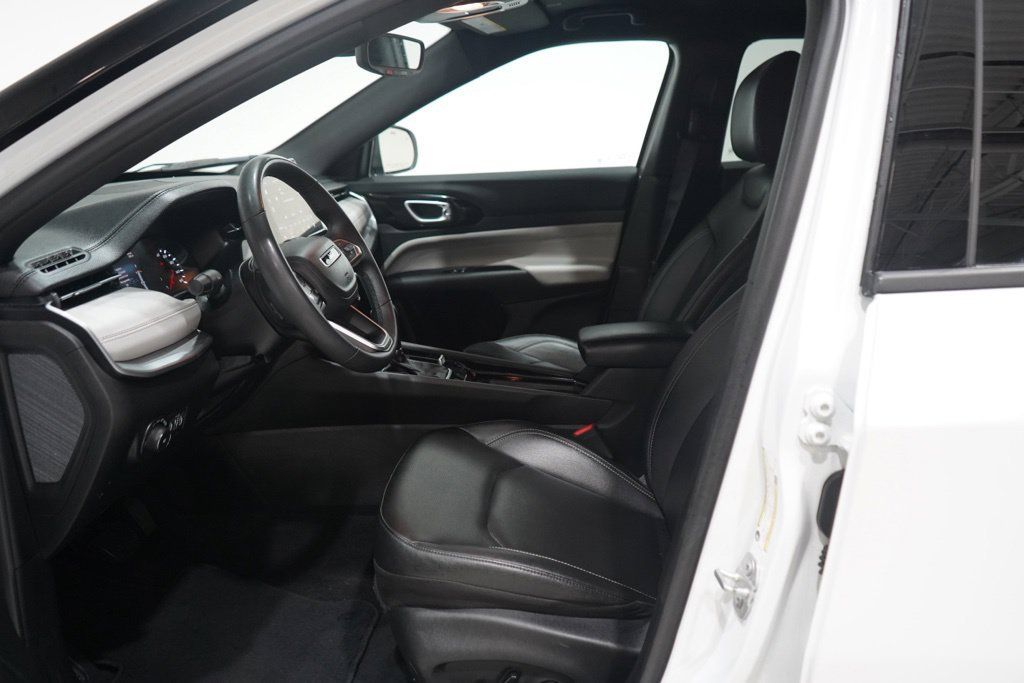 Used 2025 Jeep Compass Limited AWD/4WD image 13