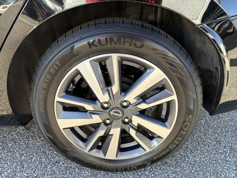 Used 2023 Nissan Versa SV image 26