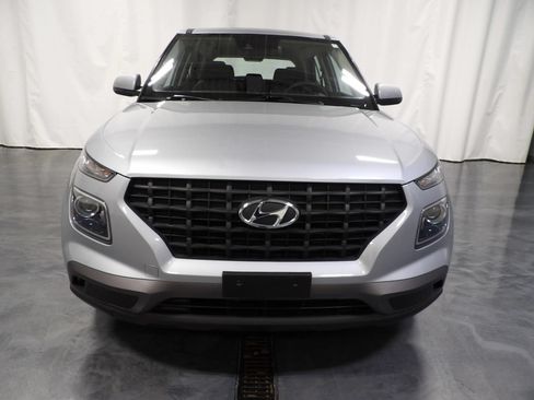 Used 2021 Hyundai Venue SE FWD image 2