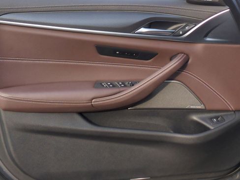 Used 2023 BMW M550i xDrive w/ Dynamic Handling Package image 14