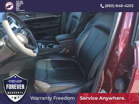 Used 2025 Jeep Grand Cherokee L Limited w/ Black Appearance Package AWD/4WD image 11
