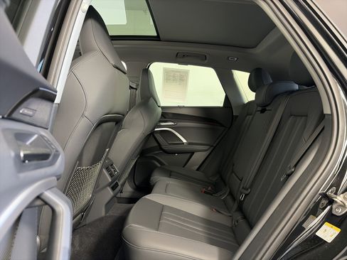 Used 2025 Audi Q5 Premium Plus w/ Premium Plus AWD/4WD image 7
