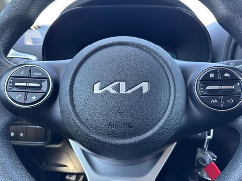 Used 2025 Kia Soul LX w/ LX Technology Package FWD image 25