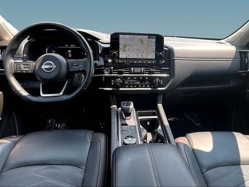 Used 2024 Nissan Pathfinder Platinum AWD/4WD image 7