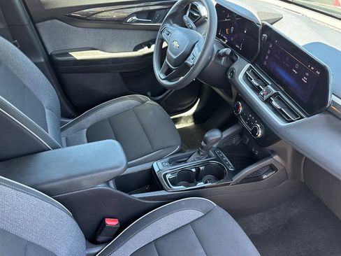 Used 2025 Chevrolet TrailBlazer LT AWD/4WD image 16