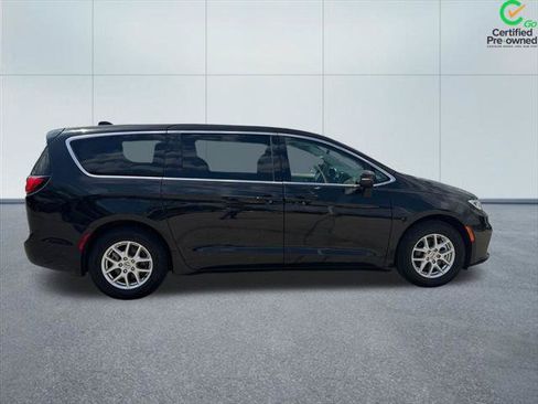 Certified 2023 Chrysler Pacifica Touring-L FWD image 8