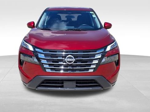 Used 2025 Nissan Rogue SV image 2