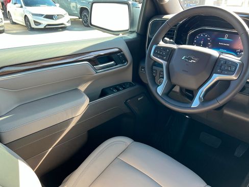 Used 2025 Chevrolet Silverado 1500 LT Trail Boss w/ Convenience Package II AWD/4WD image 12
