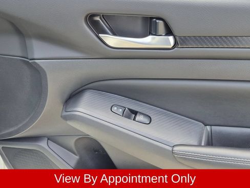 Used 2025 Nissan Altima 2.5 SV FWD image 30