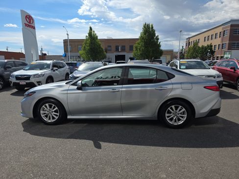 Used 2025 Toyota Camry LE FWD image 5